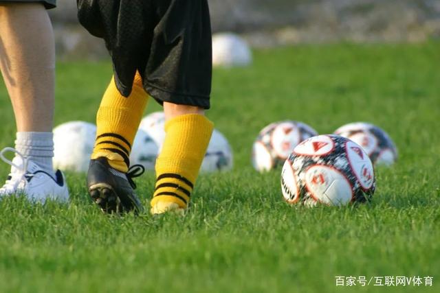 埃因霍温暂时领跑争夺莱比锡后卫