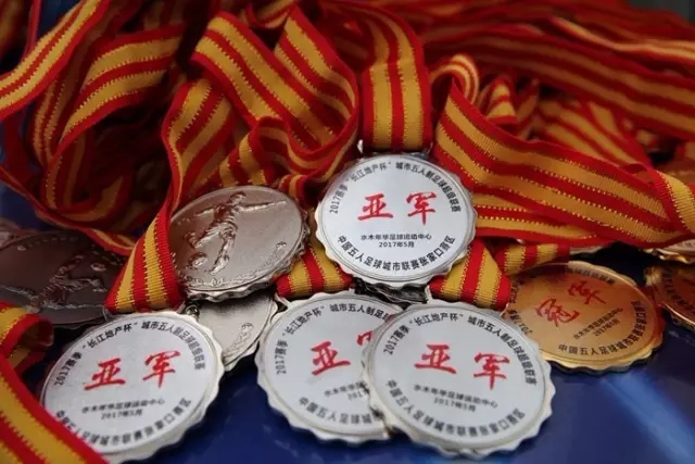 李昊炎巴萨首秀梅开二度，前景引人关注