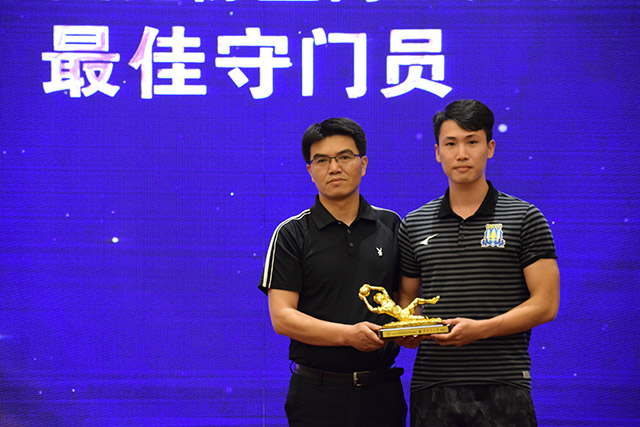泰山陪爬走样：陪伴服务变味