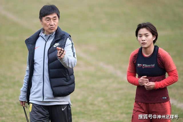 阿里纳斯激情构建冠军阵容：与科比、詹姆斯、奥尼尔并肩作战